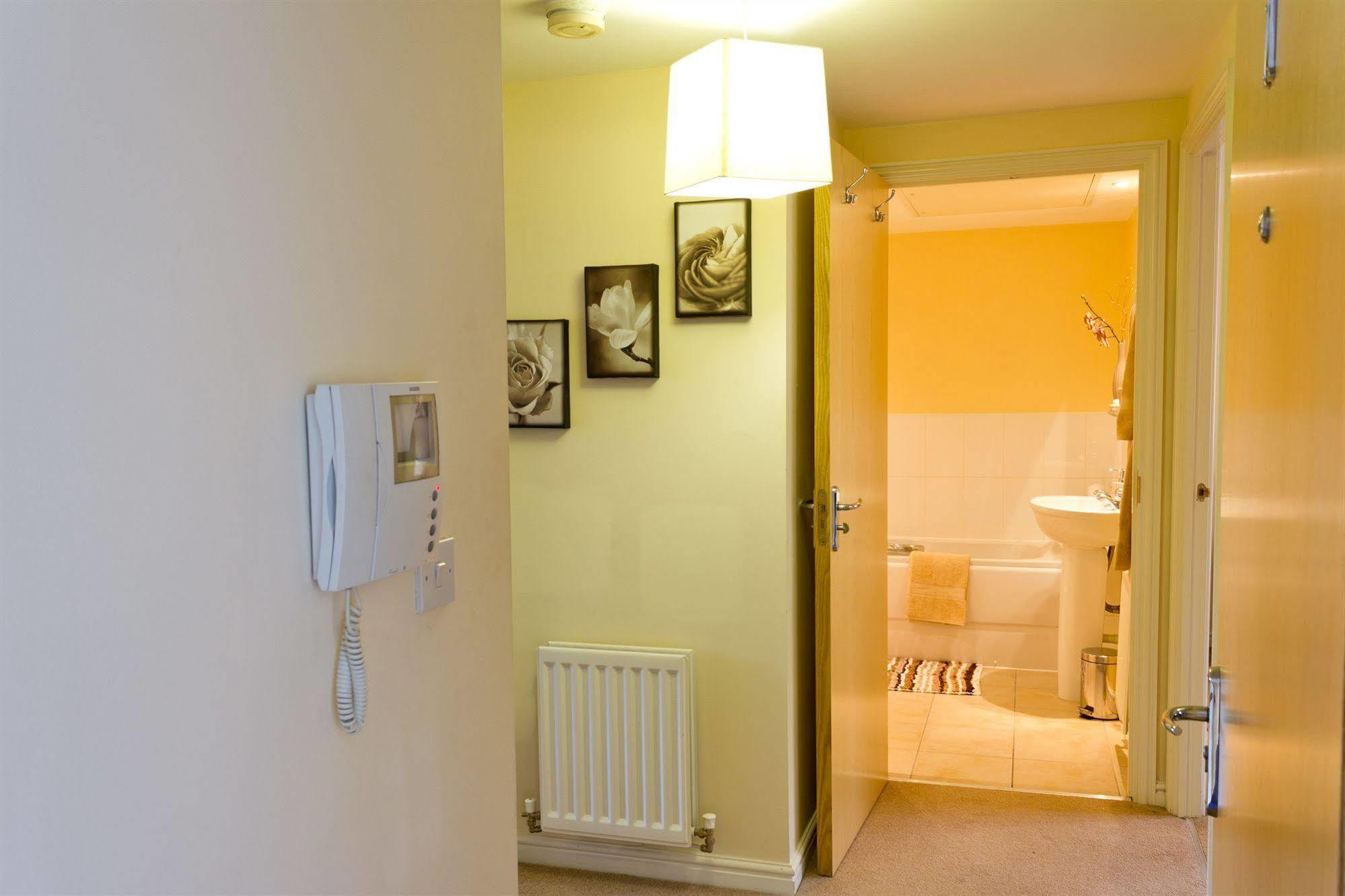The Lindley Suite - Simple2Let Serviced Apartments ハダーズフィールド エクステリア 写真