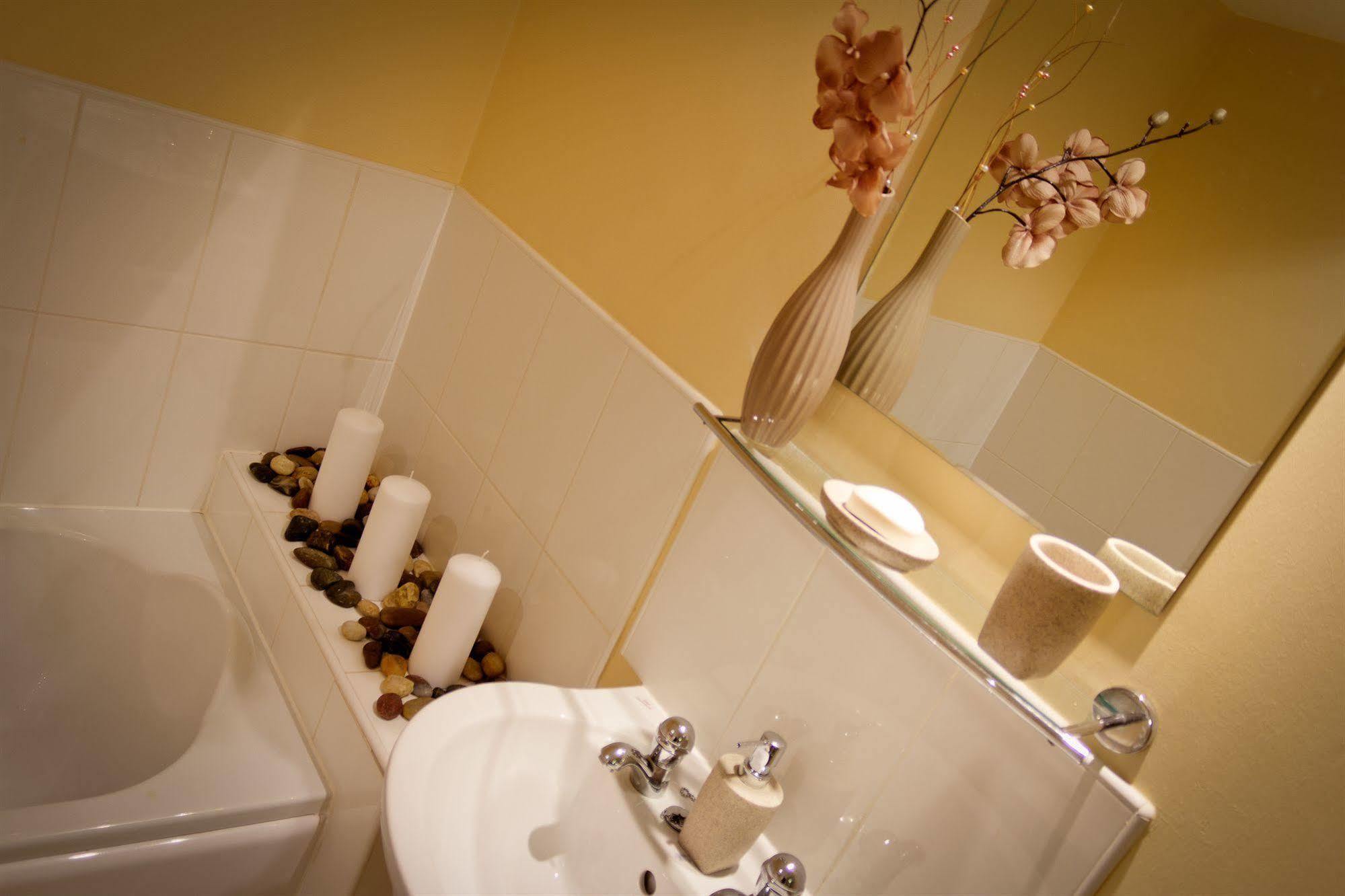 The Lindley Suite - Simple2Let Serviced Apartments ハダーズフィールド エクステリア 写真