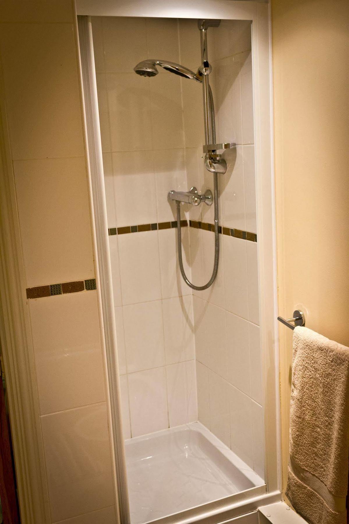 The Lindley Suite - Simple2Let Serviced Apartments ハダーズフィールド エクステリア 写真