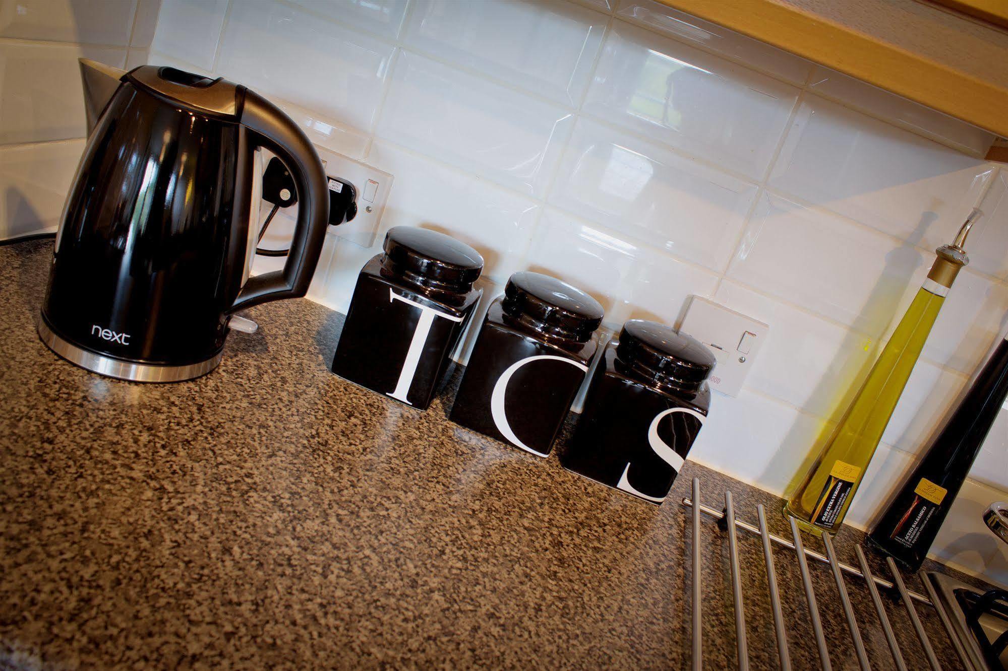 The Lindley Suite - Simple2Let Serviced Apartments ハダーズフィールド エクステリア 写真
